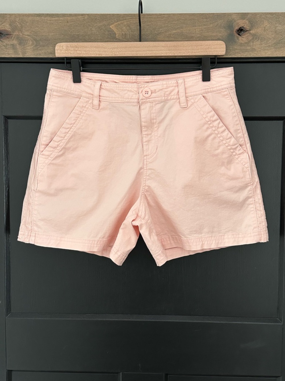 NWOT Eddie Bauer Women’s Aspire Chino Shorts